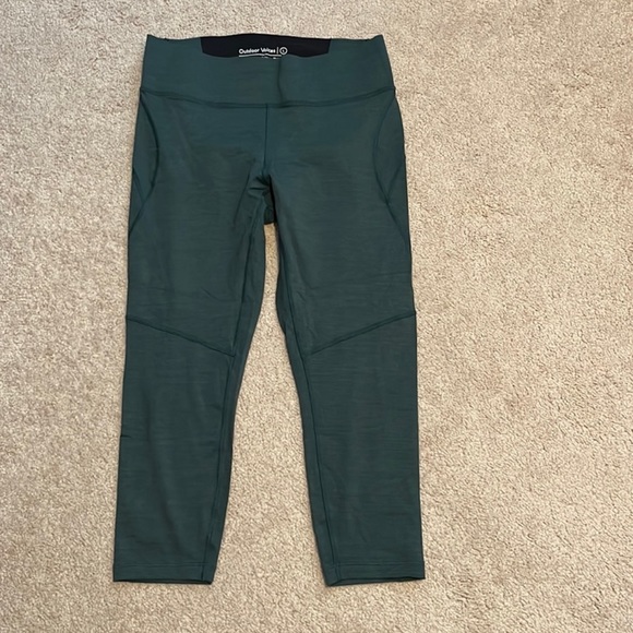 Outdoor Voices Women’s Green Capris, Sz Large - Picture 1 of 4